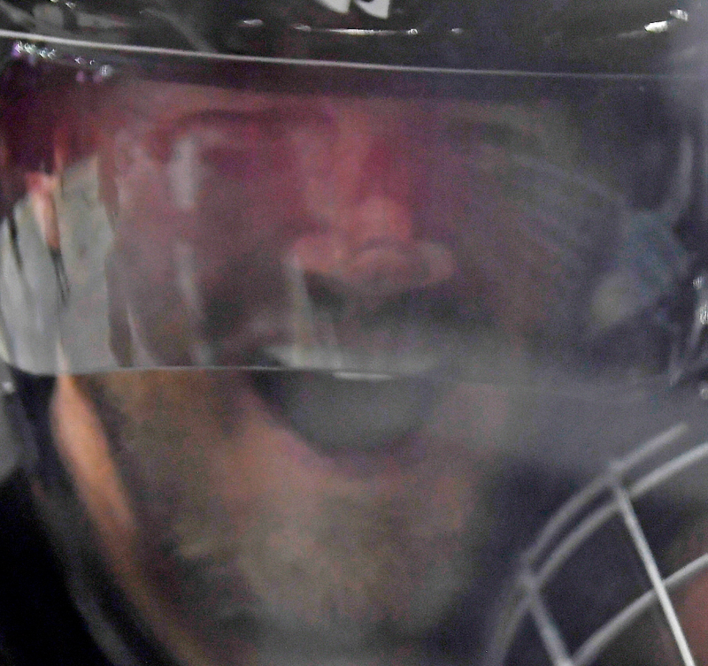 Illustration for article titled This Photo Of Chris Pronger Crushing Justin Bieber Is Everything